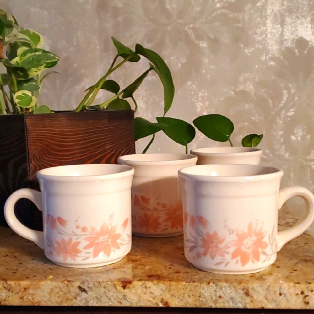 Vintage Bilton england floral cups